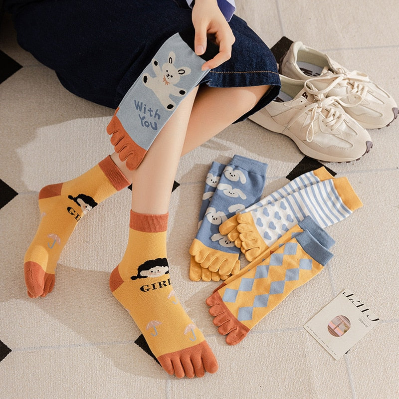 New five-finger ladies breathable sweat-absorbing mid-tube split-toed socks cute cartoon student girl socks